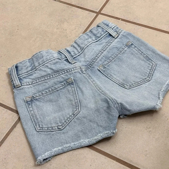 Old navy toddler girl Blue denim shorts size 5T - Picture 5 of 7